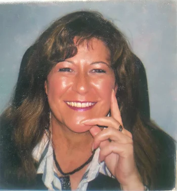 Image of Bev Tedford, Associate